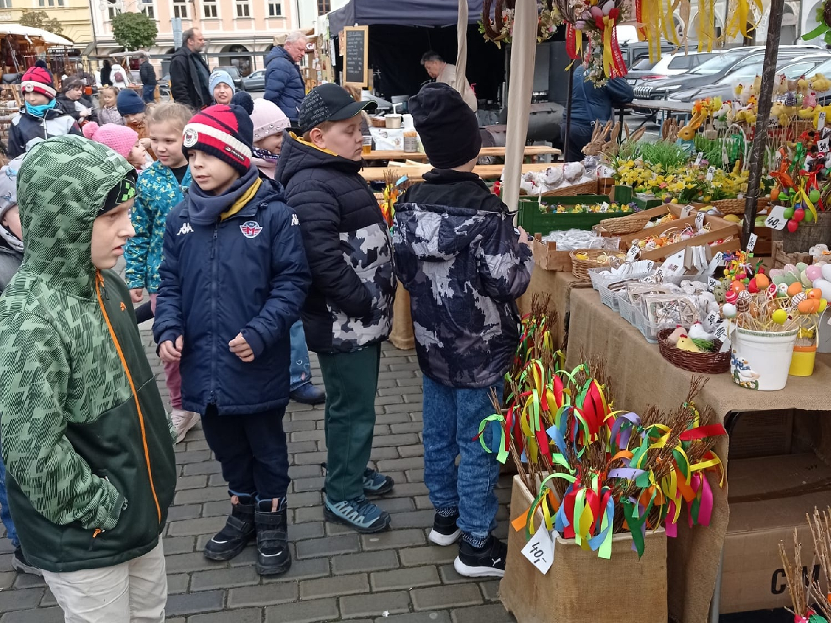 Poznávání velikonočních tradic na náměstí